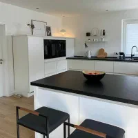 140-متر-تاپ-لوکیشن-پنجره-قدی-الماس-بازار-دی-ماه