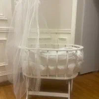 تخت کنار مادر