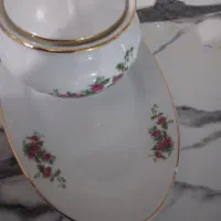 ظروف گل سرخی زرین