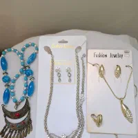 سرویس وگردنبند  وگوشوارهای زیبا وگلسر های خارجی