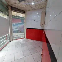 //مغازه شلوغ و پر رفت آمد//