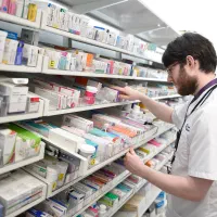 آموزش تکنسین داروخانه دستیاردندانپزشک منجرباستخدام