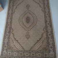 یک فرش یک ونیم متری و یک گلیم فرش ۳ متری