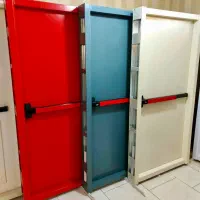 فروشنده خانم و انباردار متعهد آقا