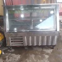 یک یخچال ایستاده به فروش میرسد