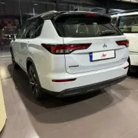 میتسوبیشی اوتلندر ۲۰۲۳ تک دف سقف مشکی