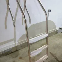 پله استخر نردبان استخری کف استیل و کفه پلاستیک