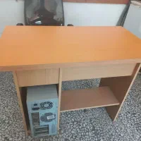 میز کامپیوتر کاملا سالم