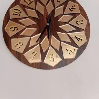 ساعت دیواری در حد نو
