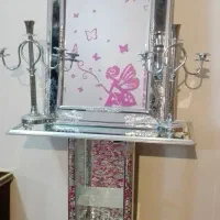 آینه و شمعدان همراه با میز