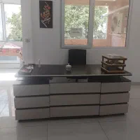 اتاق-در-دفتر-اداری-و-میز-اداری