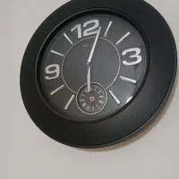 ساعت دیواری مشکی