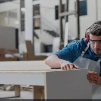 نیازمند کارآموز، شاگرد کابینت