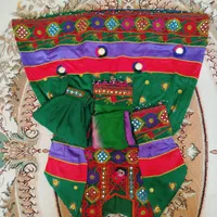 لباس محلی افغانی|لباس|قم, بنیاد|دیوار