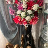 گلدون به همراه گل