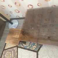 میز وسط کاملا سالم با سه گل میز