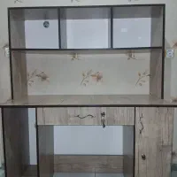 میز تحریر و کامپیوتر