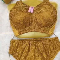 لباس زنانه وجوراب