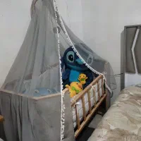 تخت کنار مادر