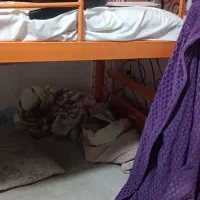 تخت دو طبقه آهنی|تخت و سرویس خواب|کاشان, شهرک خاتم الانبیا (مسکن ملی کاشان)|دیوار