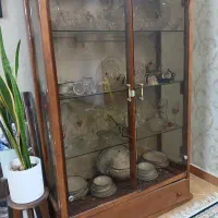گنجه شیشه جادار و سالم