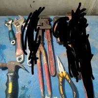 آچار لوله گیر وتعدادی ابزار