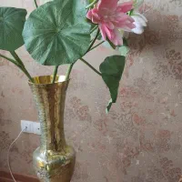 گلدان با گل هاش
