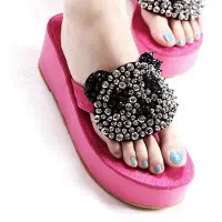 دمپایی تابستانه عالی با پای زیبا