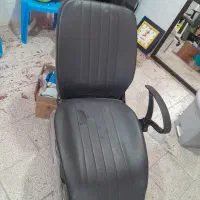 دو عدد صندلی دوتا اینه یه سرشور.|آرایشگاه و سالنهای زیبایی|گالیکش, |دیوار