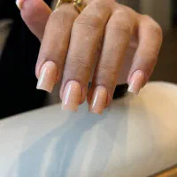 خدمات تخصصی کاشت ناخن با۴سال سابقه
