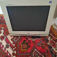 مانیتور ال جی قدیمی ولی سالم