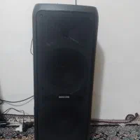 بان باس خوب  رقص نور صدا عالی  فقط کنارش یکم شکسته
