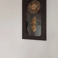 ساعت دیواری و تابلو