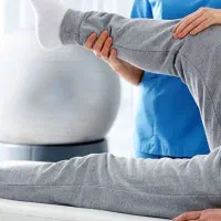 دستیار خانم فیزیوتراپی