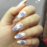آموزش و کاشت ناخن و مژه