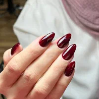 آموزش کاشت ناخن