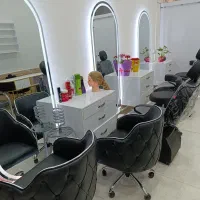 نیازمند نیرو ناخونکار و مژه کار در سالن زیبایی