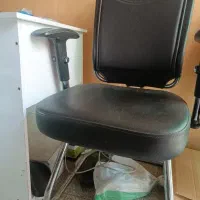 دو عدد صندلی