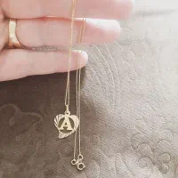 زنجیر و تو گردنی طلا