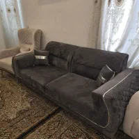 مبل ۸ نفره در حد نو همراه میز وسط و ۳عدد گلمیز
