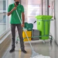 استخدام نظافتچی بابیمه وحقوق 20 میلیون