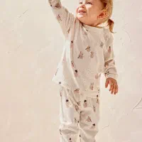 فروشنده خانوم و اقا لباس کودک