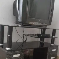 میز تلوزیون کاملا سالم،همراه با تلویزیون ۲۱ اینچ
