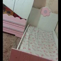 تخت وکمد