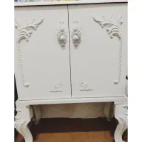 میز و پاتختی تمیز