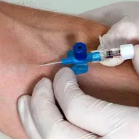 خدمات تزریقات در منزل شبانه روزی ،سرم تراپی