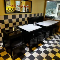 فروش دستگاه شیک و نوشابه لیوانی و میز وصندلی ها|کافیشاپ و رستوران|تهران, والفجر|دیوار