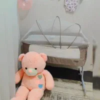 تخت کنار مادر