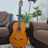 گیتار یاماها c40 همراه با پایه نگهدارنده و هاردکیس