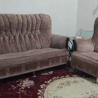 مبل هفت نفره تمیز و سالم همراه با گل میز